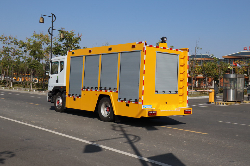 东风D9大流量排水车